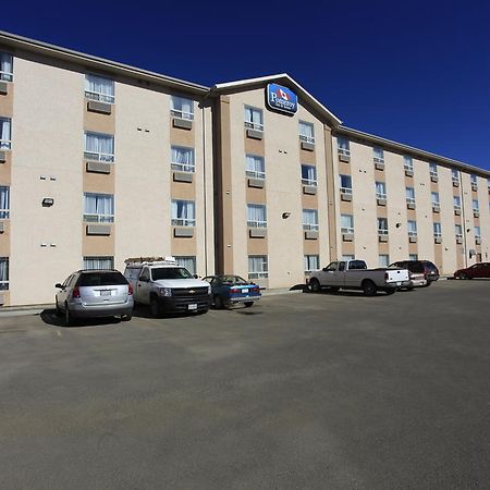 Pomeroy Inn & Suites Fort St. John Екстер'єр фото