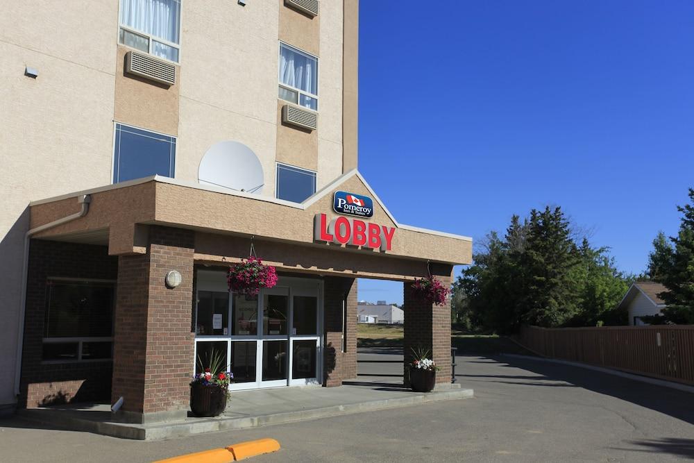 Pomeroy Inn & Suites Fort St. John Екстер'єр фото