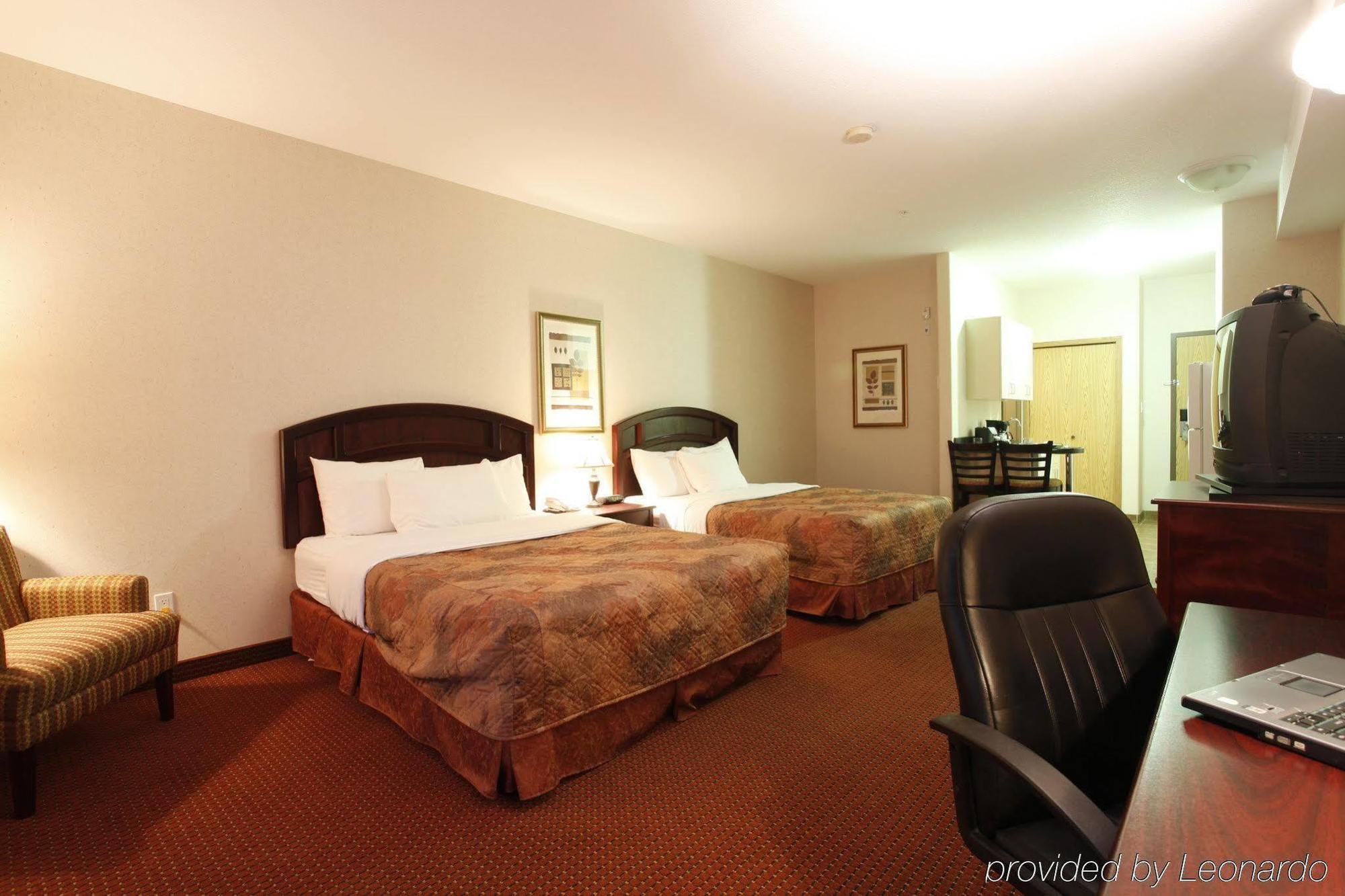 Pomeroy Inn & Suites Fort St. John Екстер'єр фото